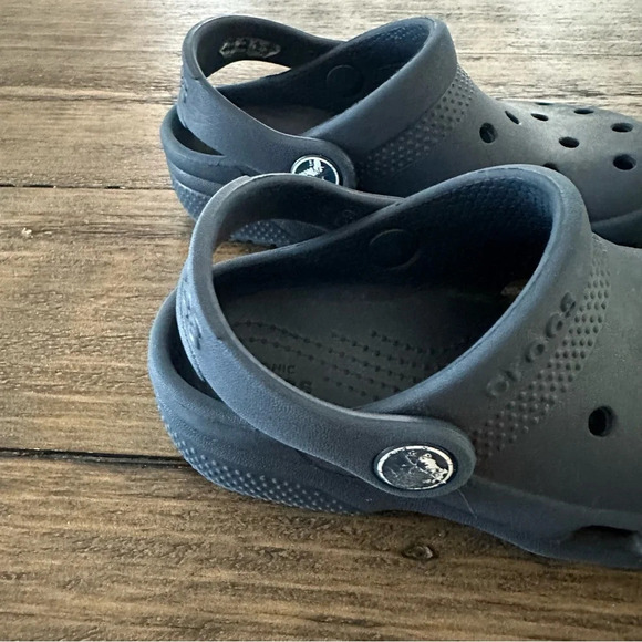 Crocs Child size 9 Navy Blue Clogs Shoes Boys Unisex - Picture 4 of 5